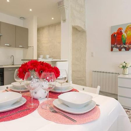 아비뇽 La Loge De L'Horloge - 1 Min Palais Des Papes - Ac Clim - Wifi - Hypercentre - Vue Sur Le Carrousel 아파트 외부 사진