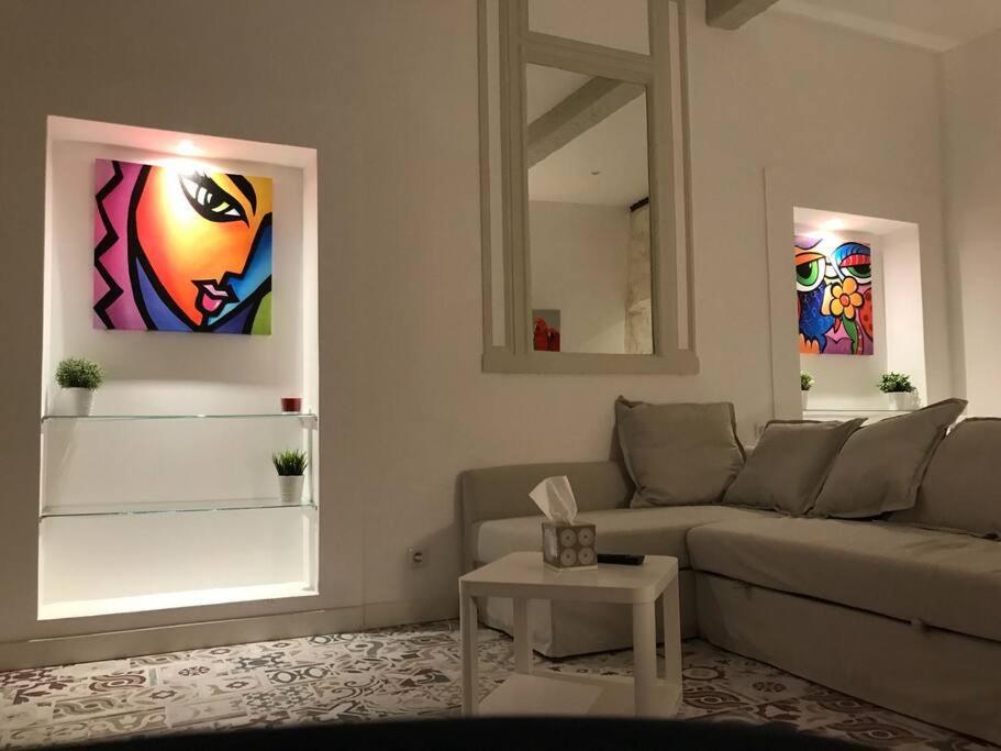 아비뇽 La Loge De L'Horloge - 1 Min Palais Des Papes - Ac Clim - Wifi - Hypercentre - Vue Sur Le Carrousel 아파트 외부 사진