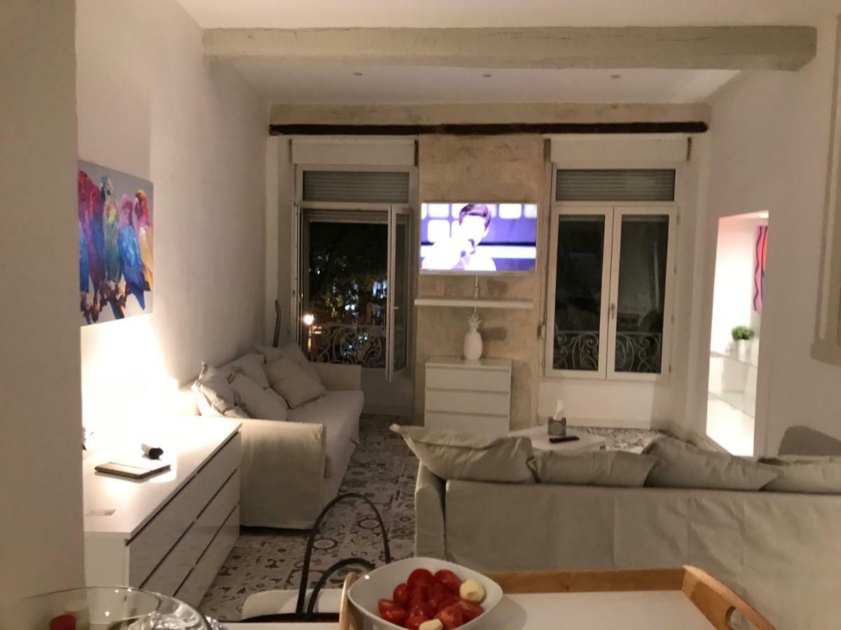 아비뇽 La Loge De L'Horloge - 1 Min Palais Des Papes - Ac Clim - Wifi - Hypercentre - Vue Sur Le Carrousel 아파트 외부 사진