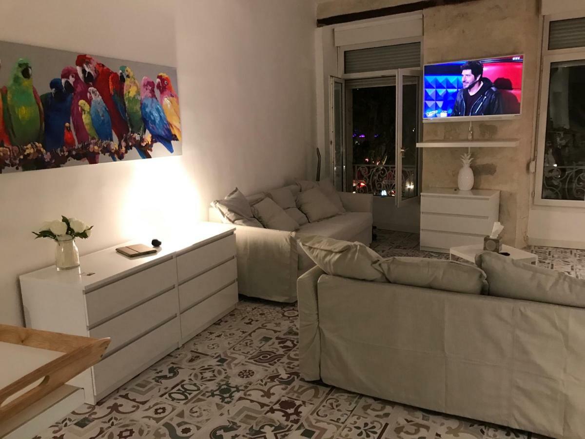 아비뇽 La Loge De L'Horloge - 1 Min Palais Des Papes - Ac Clim - Wifi - Hypercentre - Vue Sur Le Carrousel 아파트 외부 사진