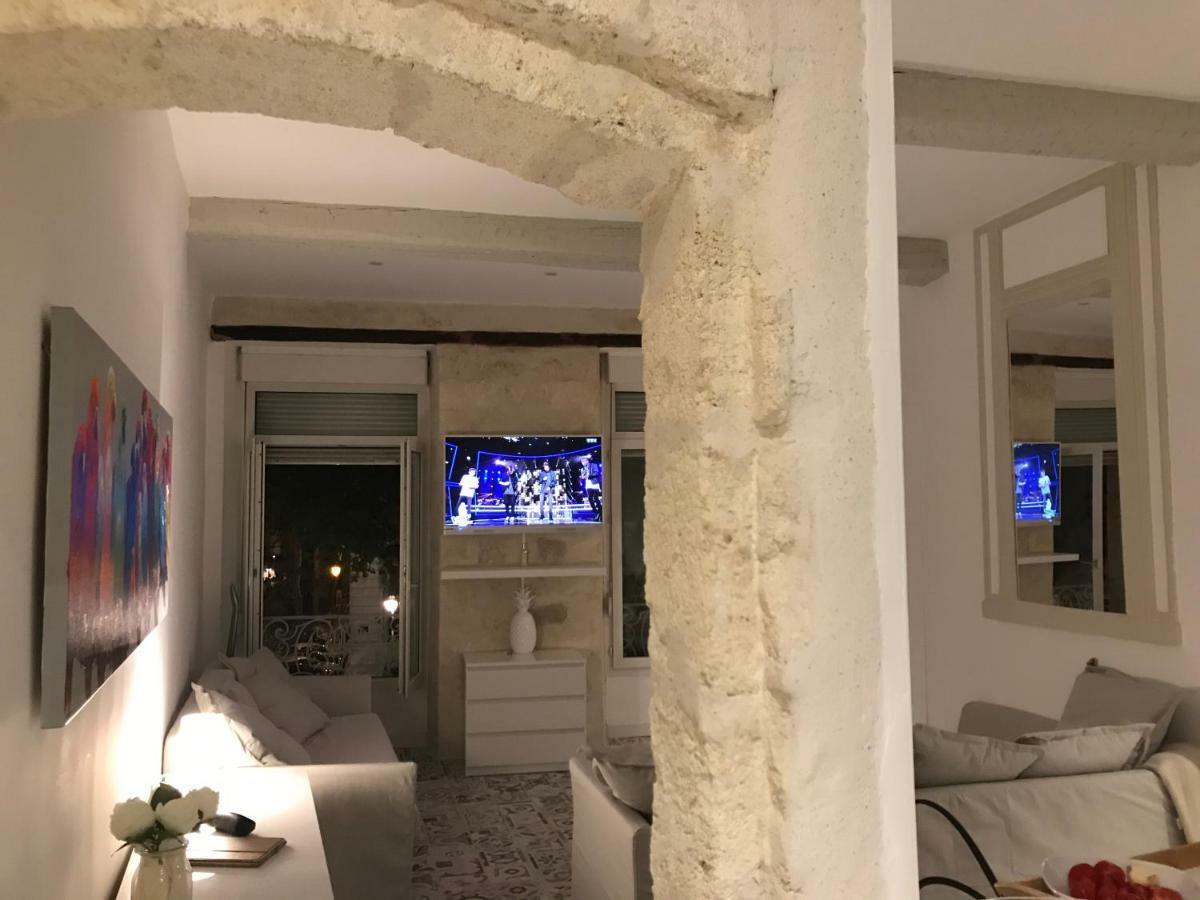 아비뇽 La Loge De L'Horloge - 1 Min Palais Des Papes - Ac Clim - Wifi - Hypercentre - Vue Sur Le Carrousel 아파트 외부 사진